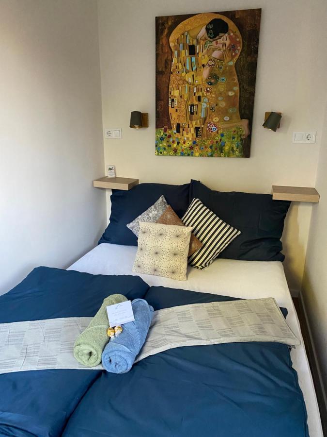 Mrs. Columbo's Flat Apartman